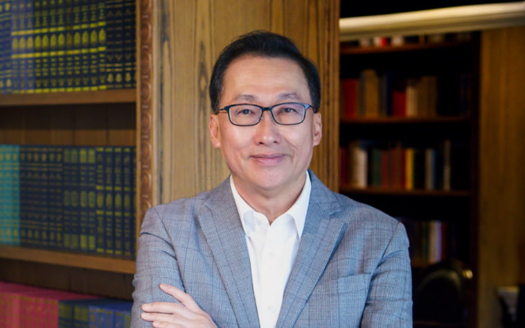 Dr. Raymond Chan interviewed: Carrying the Torch for Giving (Chinese only)